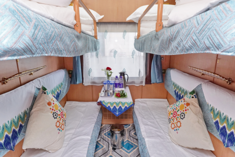 The pre-sale of the Xinjiang Tourism Tianshan Special Train from May to September is now open, please refer to the official website booking guide