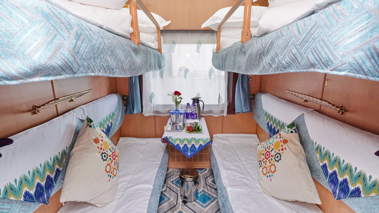 The pre-sale of the Xinjiang Tourism Tianshan Special Train from May to September is now open, please refer to the official website booking guide