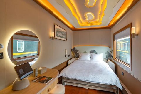 What are the luxury tourist trains in Xinjiang, China that foreign tourists can participate in? Official and legitimate ticket booking channels and detailed booking guidelines