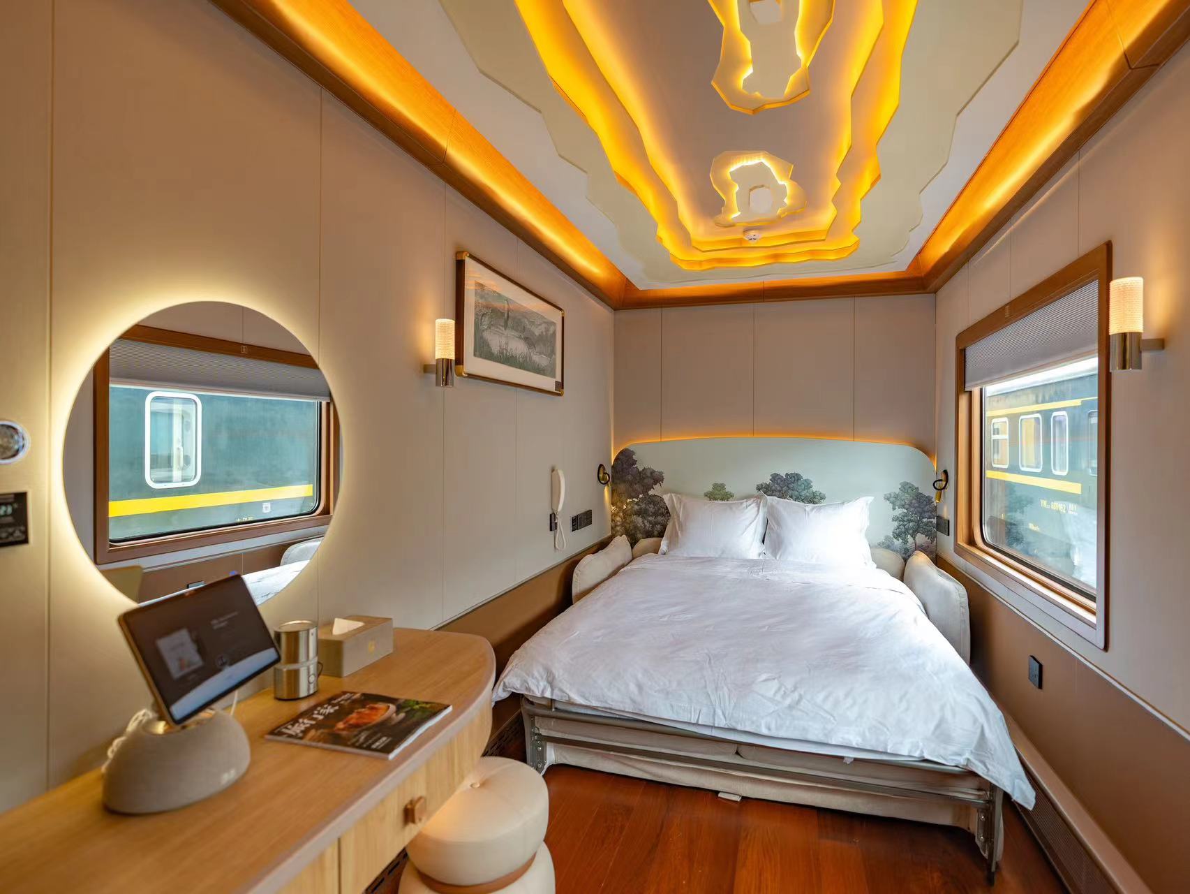 What are the luxury tourist trains in Xinjiang, China that foreign tourists can participate in? Official and legitimate ticket booking channels and detailed booking guidelines