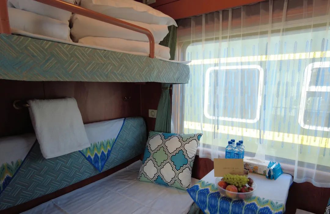 Official Website of Xinjiang Tianshan Tourist Train | 2026 Fare List Released