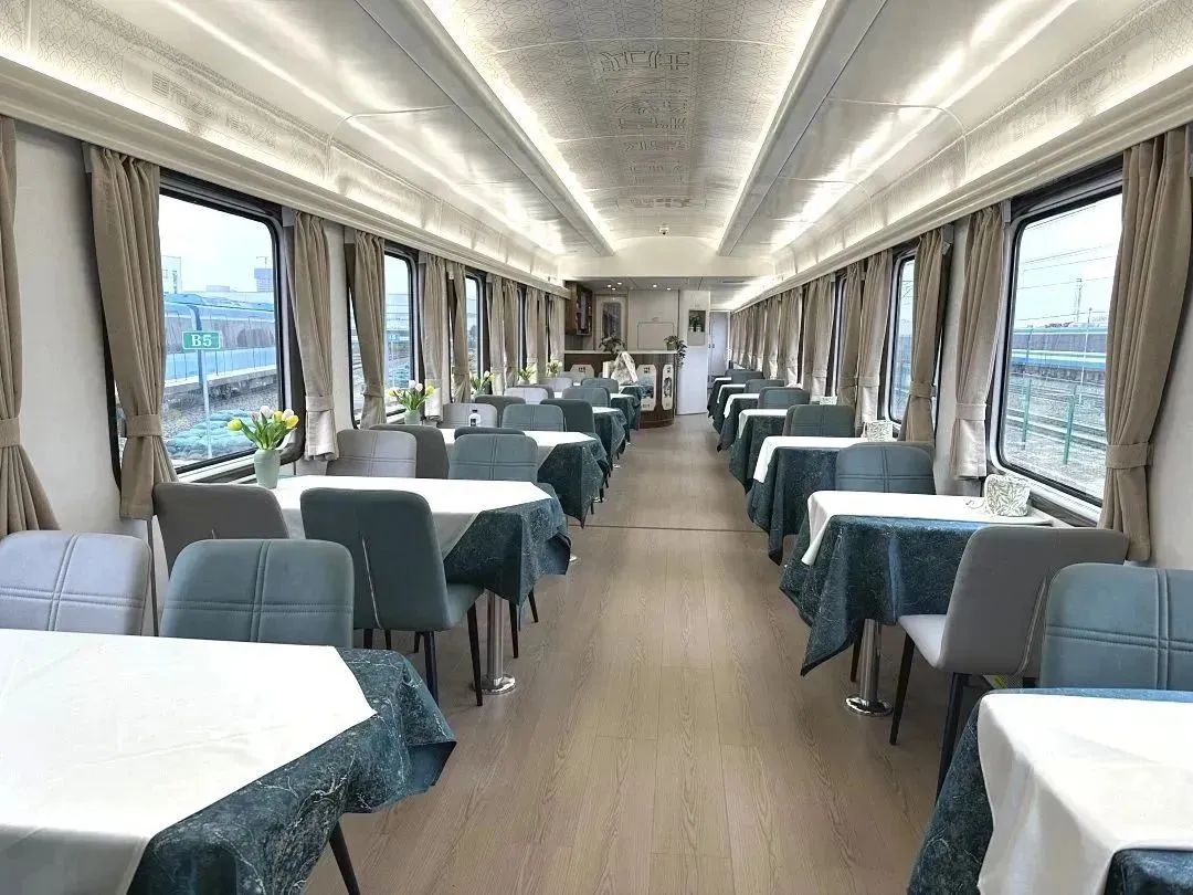 Panda Train · Shifang Hao 16-Day Panoramic Tour of North & South Xinjiang 2nd-Generation Panda Train · Shifang Hao