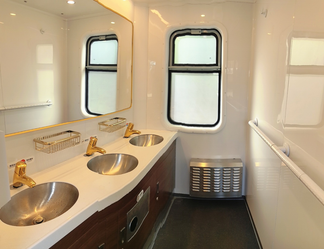 New Southern Express · "Xiaoxiang" Luxury Tourist Train