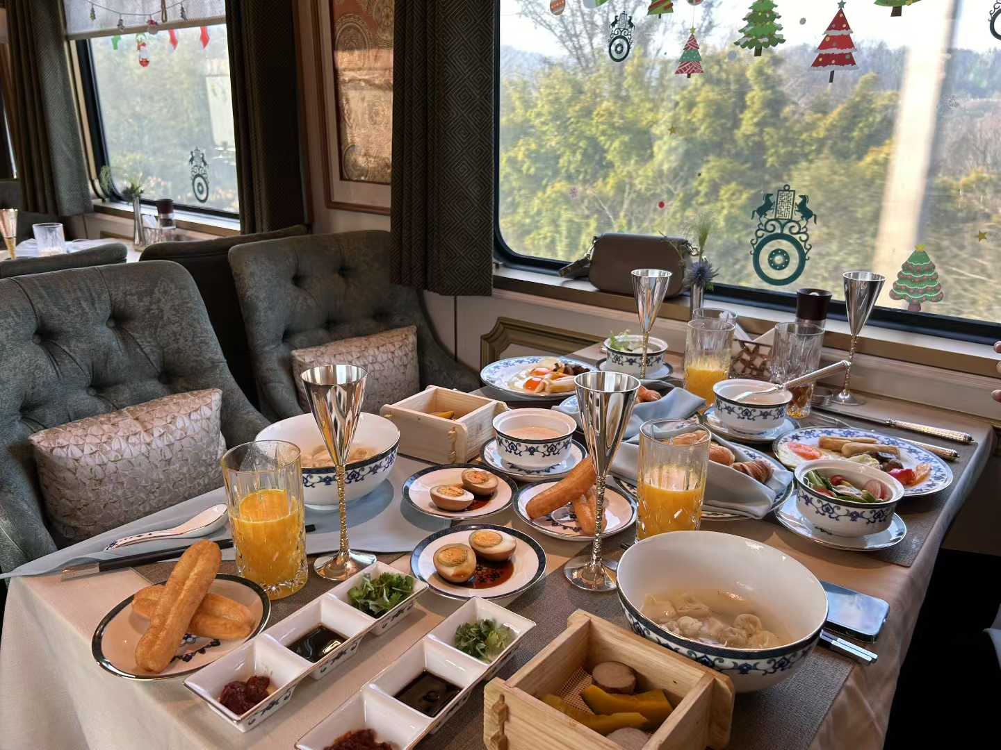 The schedule/price of the Xinjiang Silk Road Dream Enjoy luxury special train has been released, and the official booking guide for cooperative channels is available
