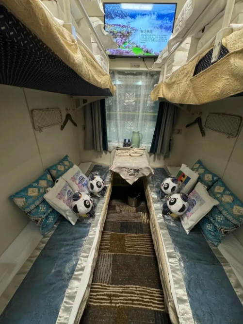 Panda Train · Anyi Hao 2026 Xinjiang 16-Day Tour – Itinerary | Pricing | Official Booking Website