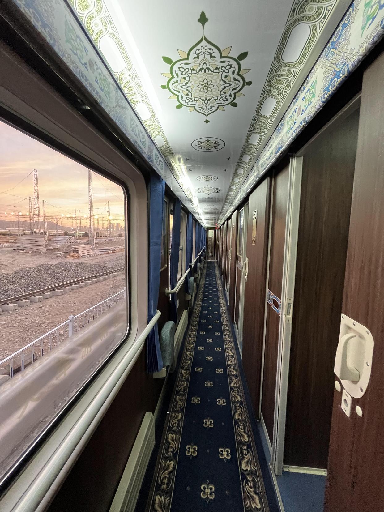 Kunlun Express 14-Day Luxury Train Tour of Northern and Southern Xinjiang (Deluxe Sleeper Train)